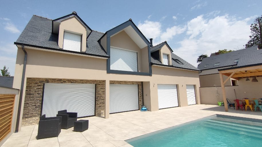 Volets roulants motorisés Somfy pour une maison rénovée